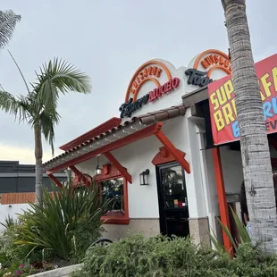 the outside of a restaurant