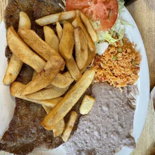 Milanesa de Res Platio  Breaded Steak Dinner