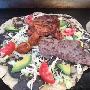 tlayuda $15 De 3 carnes