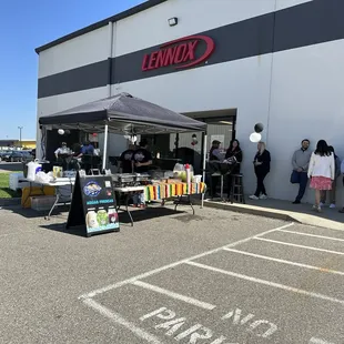 Set up and line up for food