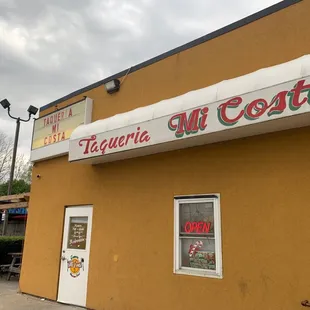 the outside of a restaurant