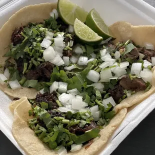 Lengua, cachete, and cabeza tacos