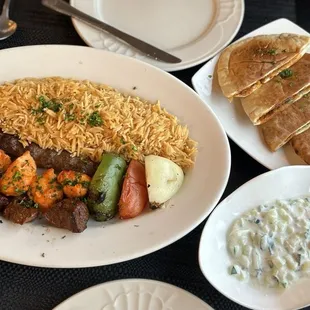 Mixed grill, cucumber salad and arayes