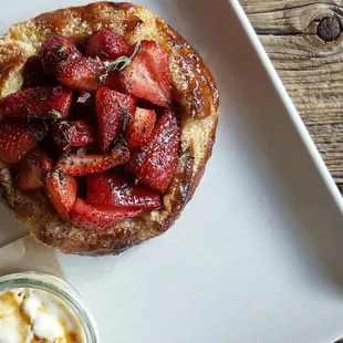 strawberry crostata / honeycomb ice cream