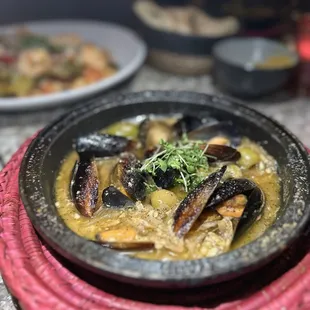 a bowl of musselling