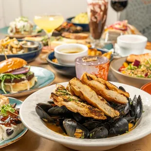 Mussels, Ricotta, Burgers, and more! Come try our lunch special and dinner service!