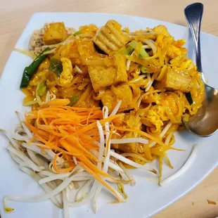 Pad thai with tofu