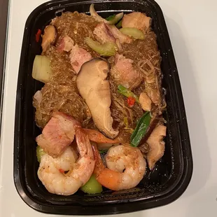 Shrimp potted with vermicelli.