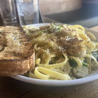 Oyster Scallops in White Wine Sauce