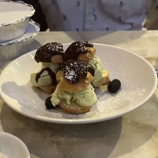 Profiteroles