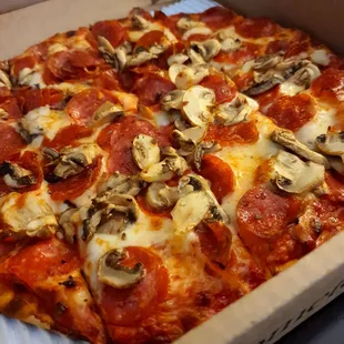 Look what followed me back to my hotel! 10&quot; thin crust with pepperoni and mushrooms, $13 out the door.