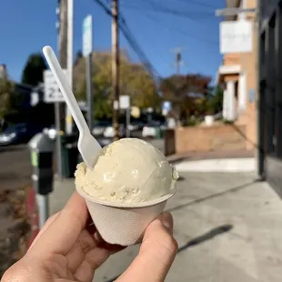Baby scoop of jasmine green tea