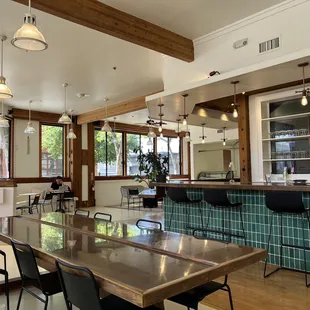 Lovely dining spot with open kitchen