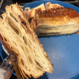 PAIN AU CHOCOLAT