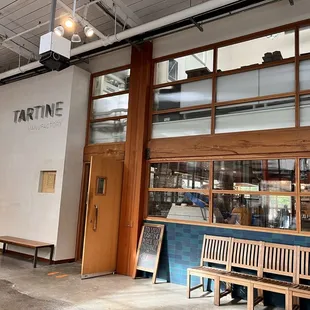 8:45am and I'm 6th in line-FINALLY parking a line I can wait in! Hee