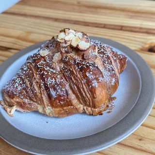 FRANGIPANE CROISSANT