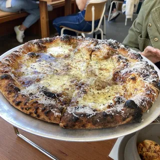 CACIO E PEPE PIZZA