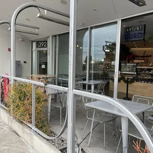 the outside of a restaurant