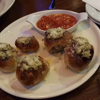 GARLIC KNOTS