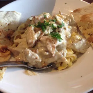 CHICKEN Alfredo