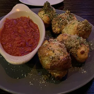 Tartini Garlic Knots