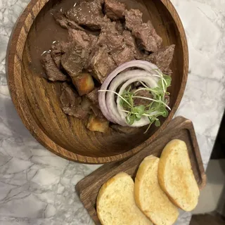 Balgyn Kuyrdak with Farmers Bread