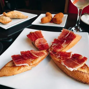 Jamón Ibérico y Manchego cheese over a toasted bread with fig spread