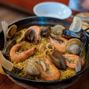 Seafood paella