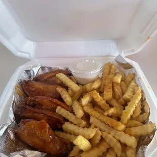 This was the 6 piece honey hot wings (you can ask for all flats which i did here) The flavor was so amazing BEST wings in Houston !!!