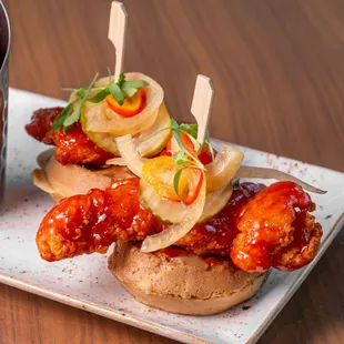 Rosa&apos;s Chick&apos;n &amp; Waffles

Two Crispy Honey Sriracha Tenders Served Over Mini Waffles with Maple Honey, Pickles and Pickled Vegetables