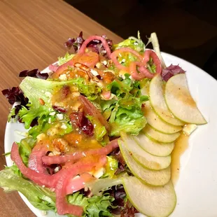 Pear & Gorgonzola Salad