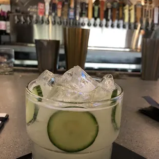 El pepino cucumber vodka, lime, mint. ONE criticism... waaayyy too much ice and not near enough vodka :/