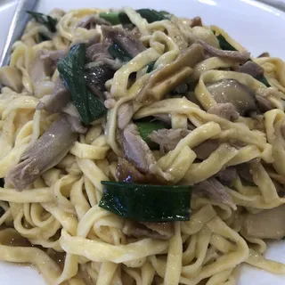 Braised Yellow Chives Duck meat E-Noodle