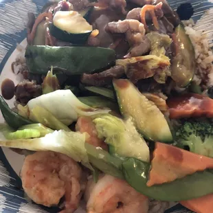 a plate of food with shrimp and vegetables