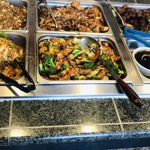 Full buffet &amp; every seat taken!  I&apos;ve got take out.
