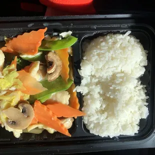Moo moo gai pan, lunch special