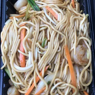Shrimp lo mein