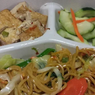 Some Veg options: noodles, tofu, steamed veggies, seaweed salad and cucumber