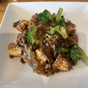 C3. Pad See Ew Lunch Special w/ tofu