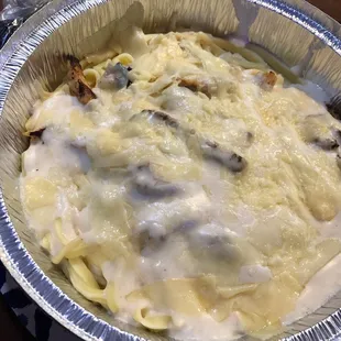 Fettuccine Alfredo w/ chicken