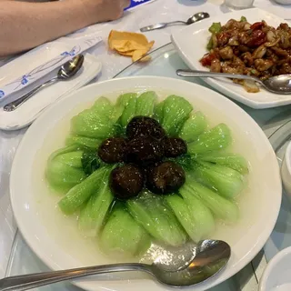 V16. Mushroom and Bok Choy