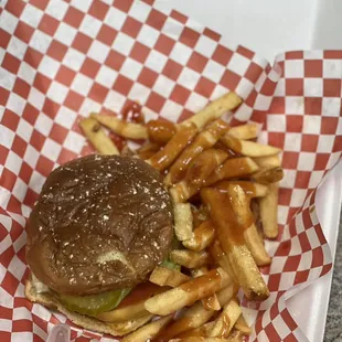 Veggie burger with fries and mild sauce