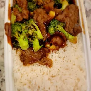Beef and broccoli with white rice