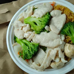 L36 steamed chicken with vegetables lunch special of $6.95
