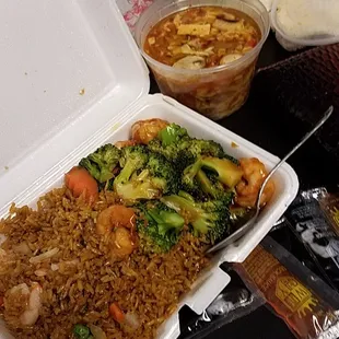 Delicious shrimp with broccoli and shrimp fried rice. Only $5.55 lunch specials from 11 to 3pm.    Hot and sour soup...  HORRIBLE. Tasteless