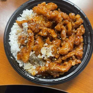 General TSO Chicken w/white rice lunch portion.