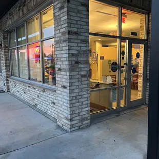 the outside of a restaurant