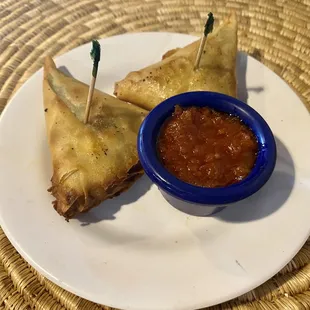 2 Pieces Sambusa with spinach
