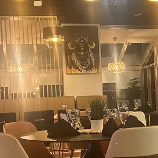 Beautiful ambiance and art!