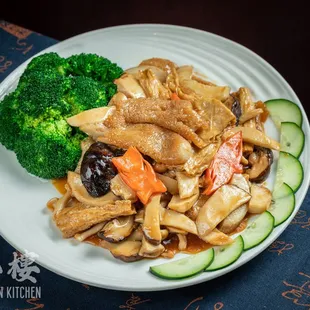 Brasied Mixed Mushroom &amp; Bean Curd in Abalone Sauce